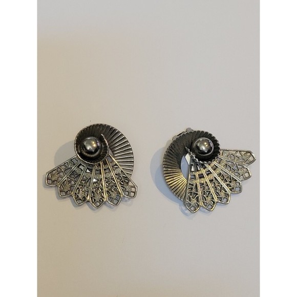 Vintage Modernist Fan Swirl Silver Tone Clip on Earrings Classic MCM 1950's - Picture 2 of 9